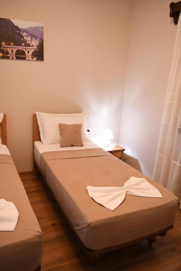 Guesthouse Leo Берат Экстерьер фото