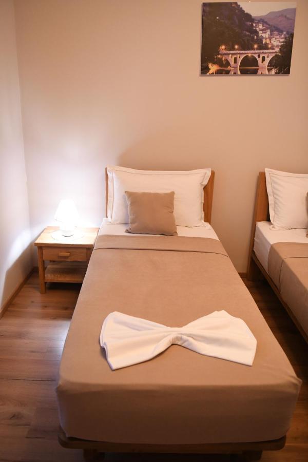 Guesthouse Leo Берат Экстерьер фото