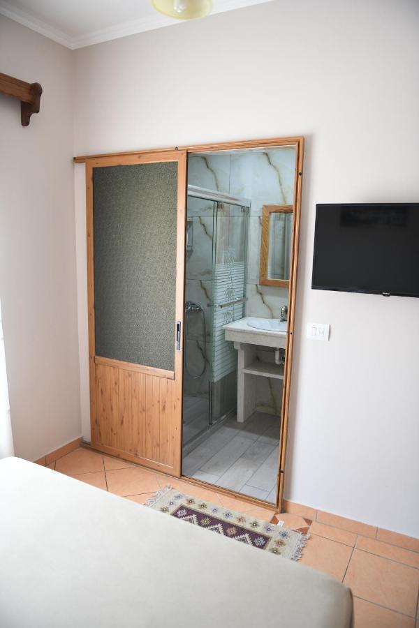 Guesthouse Leo Берат Экстерьер фото