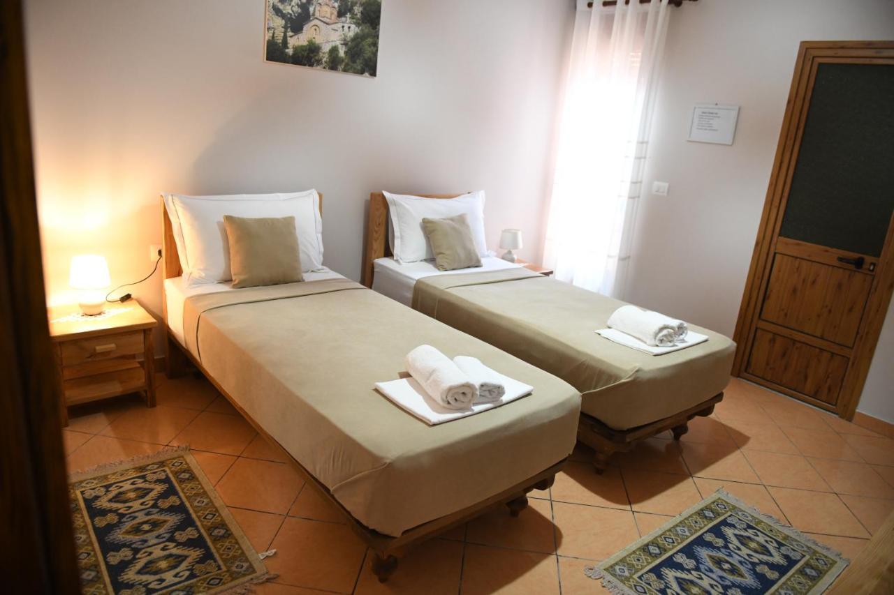 Guesthouse Leo Берат Экстерьер фото