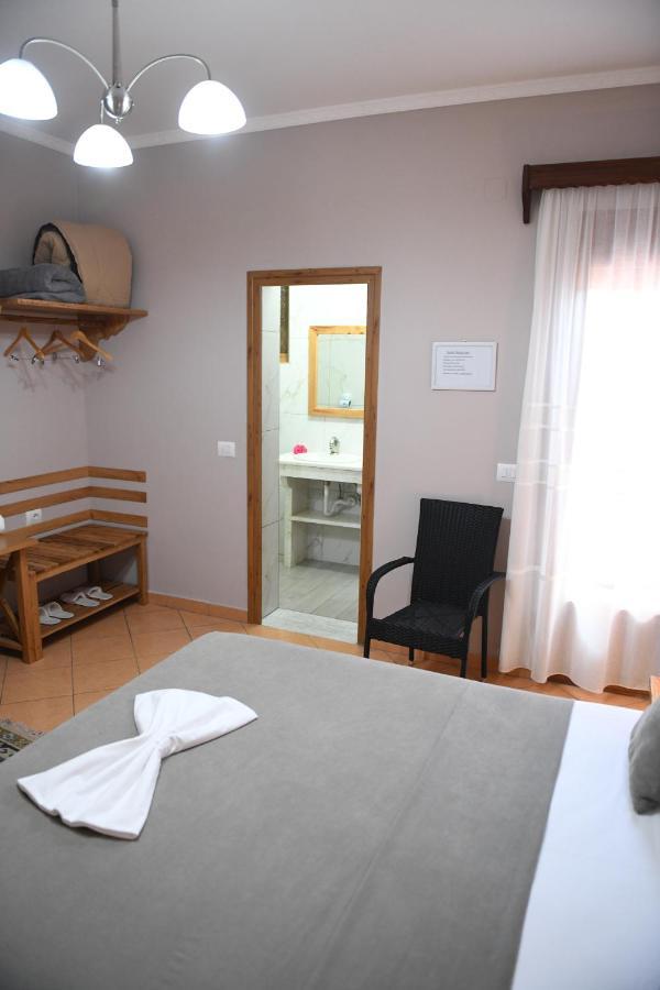 Guesthouse Leo Берат Экстерьер фото