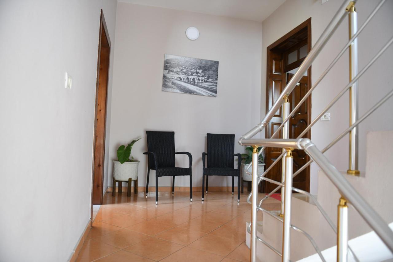 Guesthouse Leo Берат Экстерьер фото